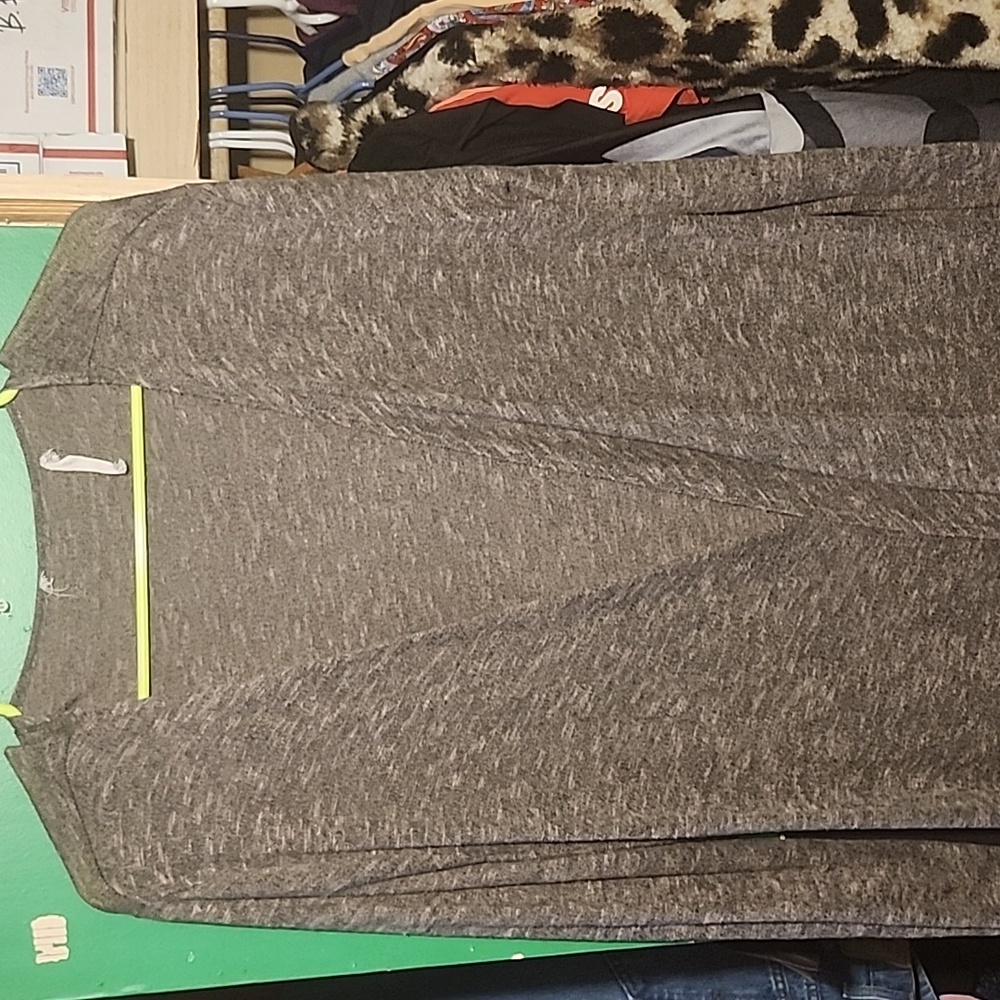 Brown sweater - Picture 2 of 5